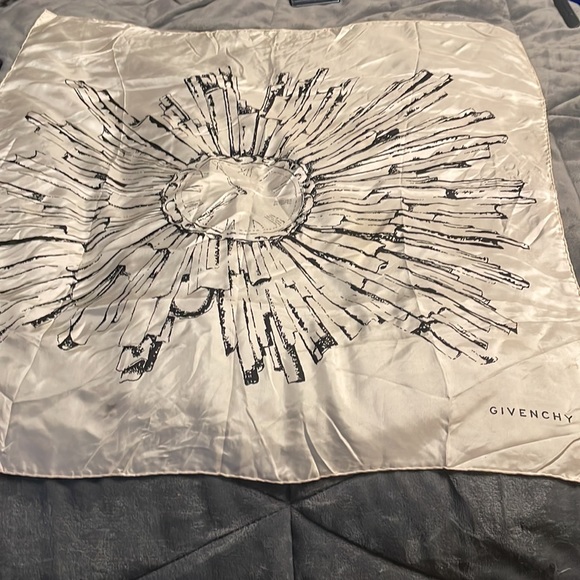 Givenchy scarf - Picture 2 of 2